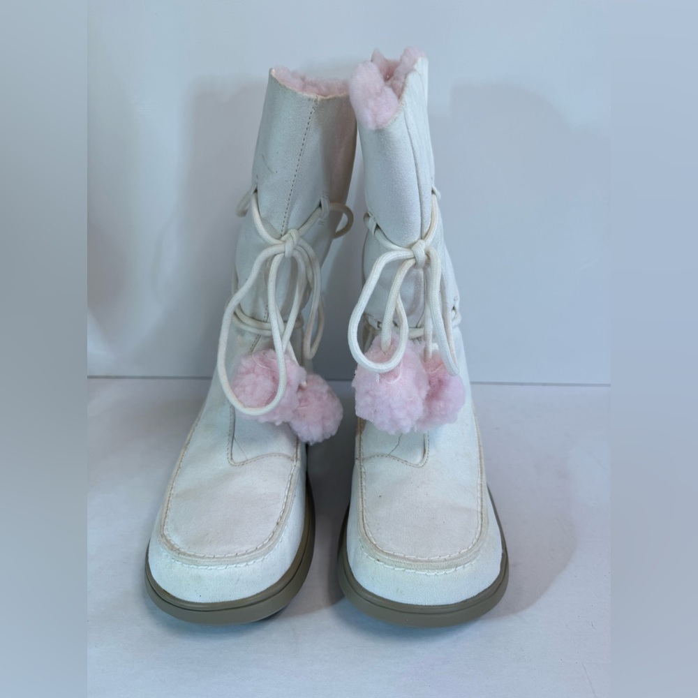 Charlotte Russe White Suede Fleece Snow Boots